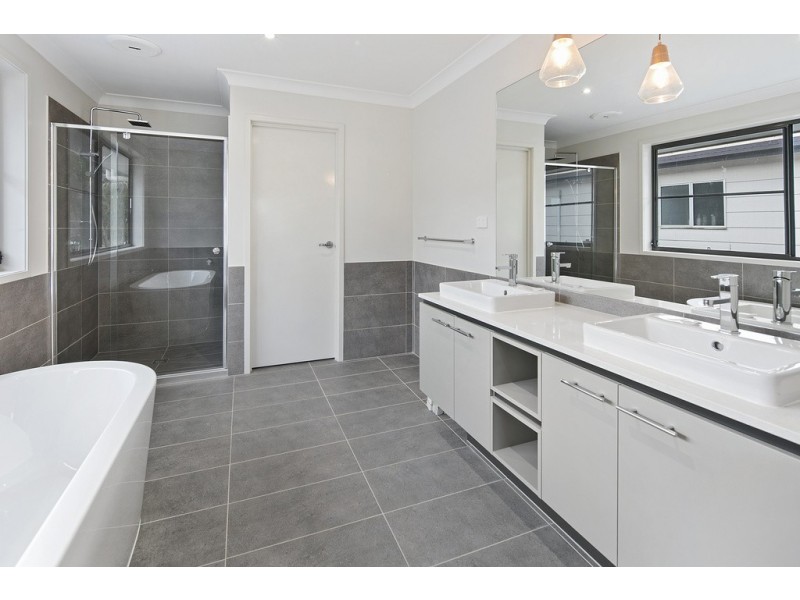 70 Buckland Street, Wellington Point QLD 4160