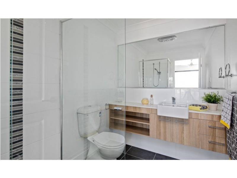 2/47-49 Surman Street, Birkdale QLD 4159