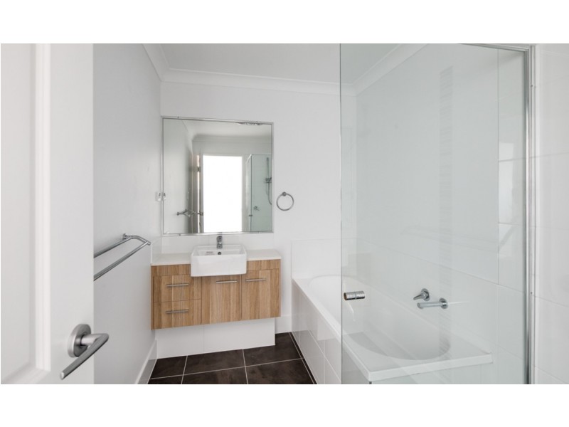 2/47-49 Surman Street, Birkdale QLD 4159