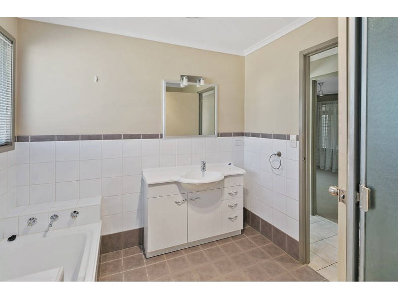 4 Gwingarra Street, Wellington Point QLD 4160