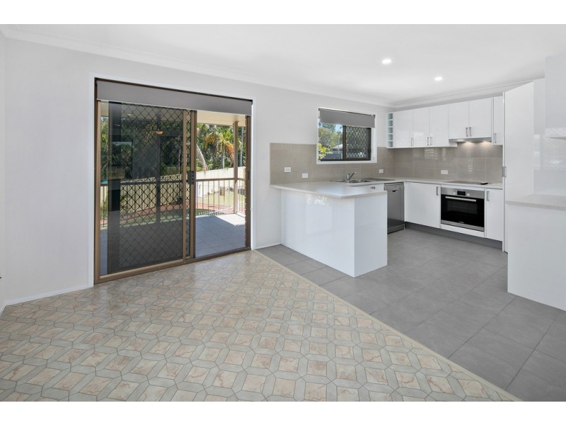 293 Whites Road, Lota QLD 4179