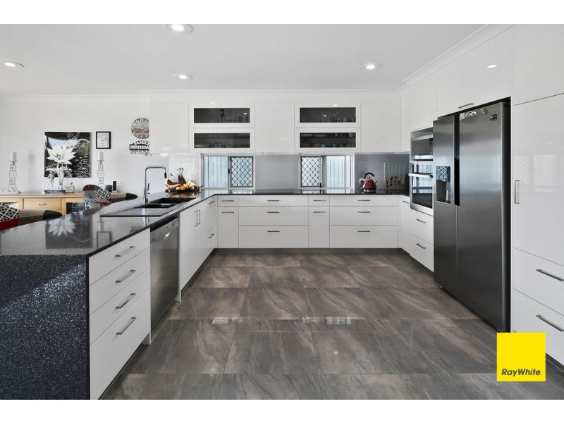 3 Downwind Court, Birkdale QLD 4159