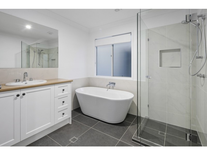 28 Douro Road, Wellington Point QLD 4160