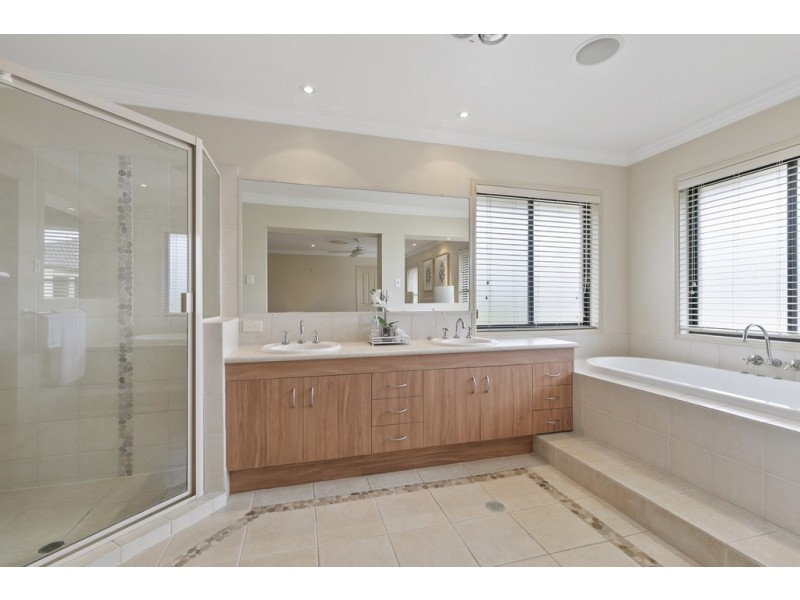 9 Allan Day Drive, Wellington Point QLD 4160