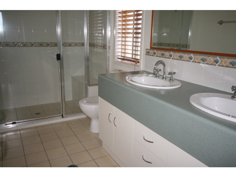 128 Gordon Street, Ormiston QLD 4160