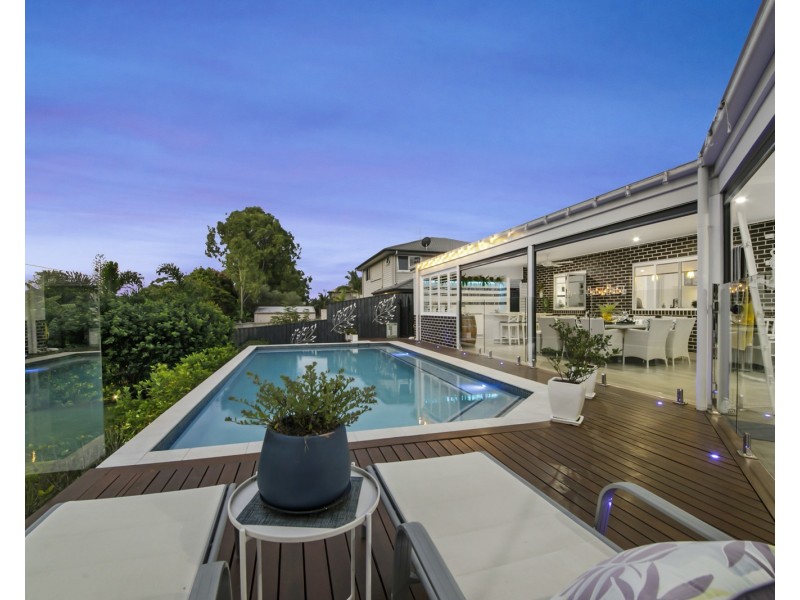 31 Magnetic Place, Redland Bay QLD 4165