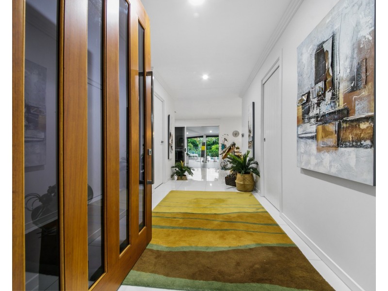 31 Magnetic Place, Redland Bay QLD 4165