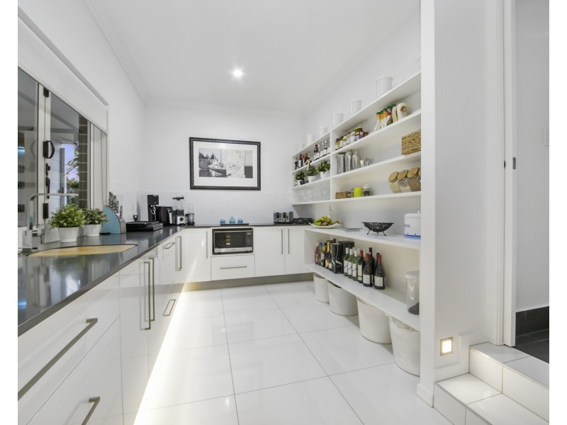 31 Magnetic Place, Redland Bay QLD 4165