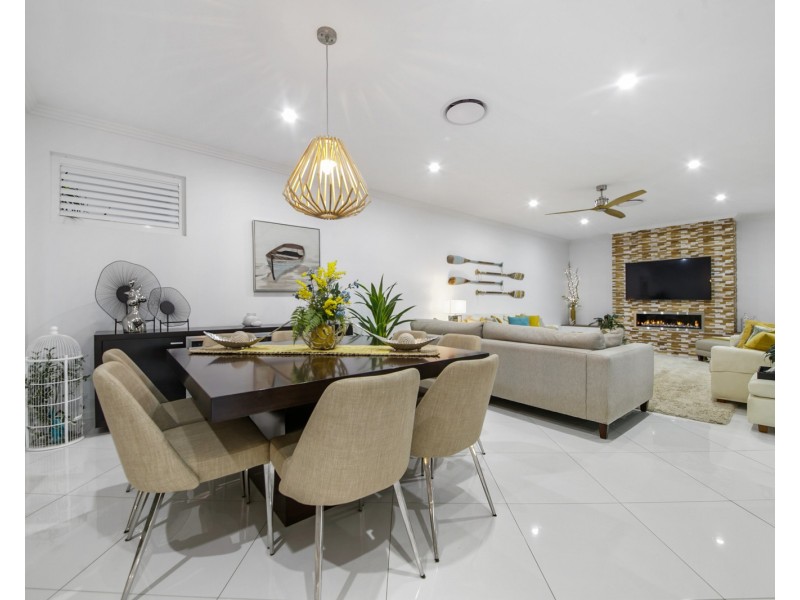 31 Magnetic Place, Redland Bay QLD 4165