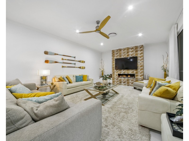 31 Magnetic Place, Redland Bay QLD 4165