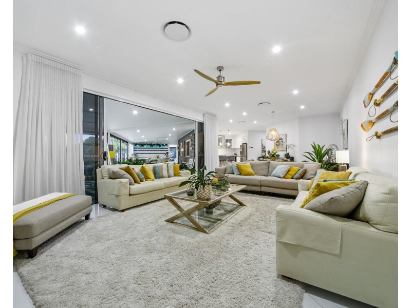 31 Magnetic Place, Redland Bay QLD 4165