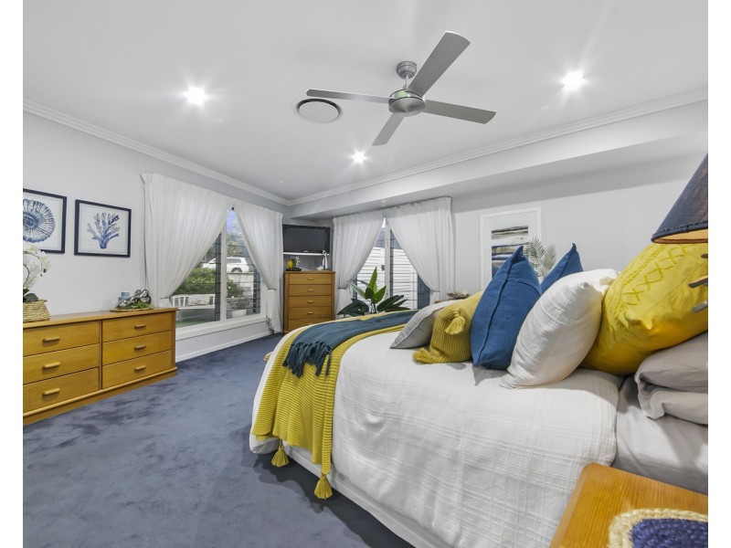 31 Magnetic Place, Redland Bay QLD 4165