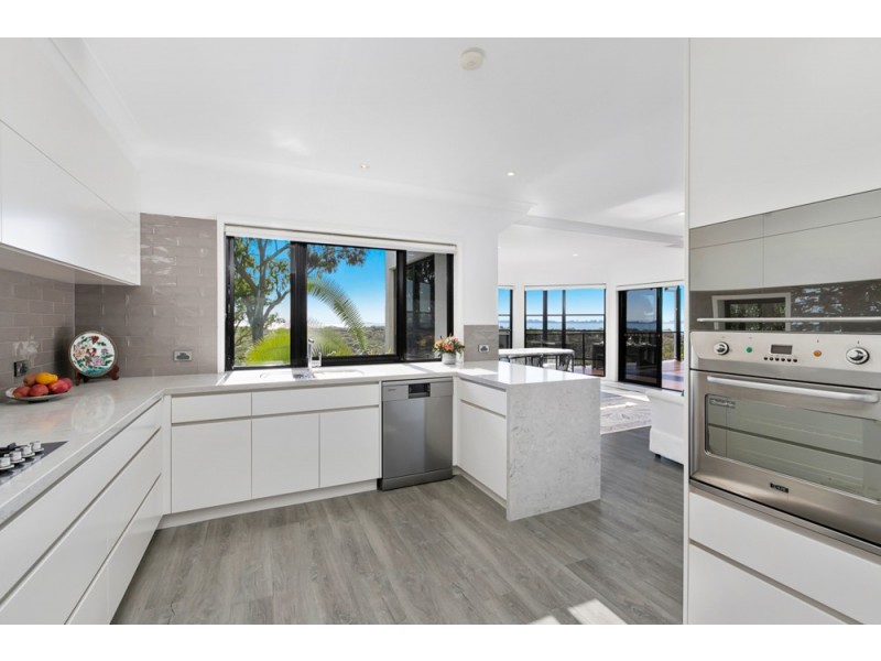 35 Mooroondu Road, Thorneside QLD 4158