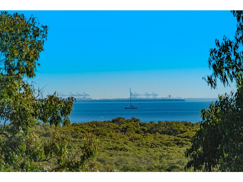 35 Mooroondu Road, Thorneside QLD 4158