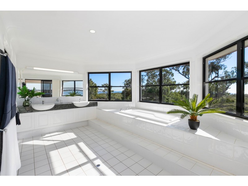 35 Mooroondu Road, Thorneside QLD 4158