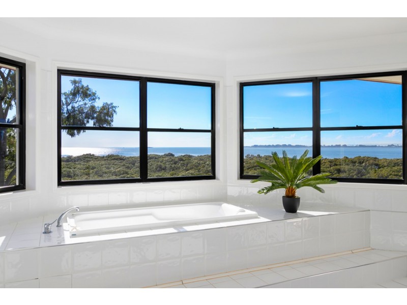 35 Mooroondu Road, Thorneside QLD 4158