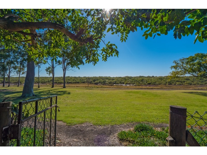 35 Mooroondu Road, Thorneside QLD 4158