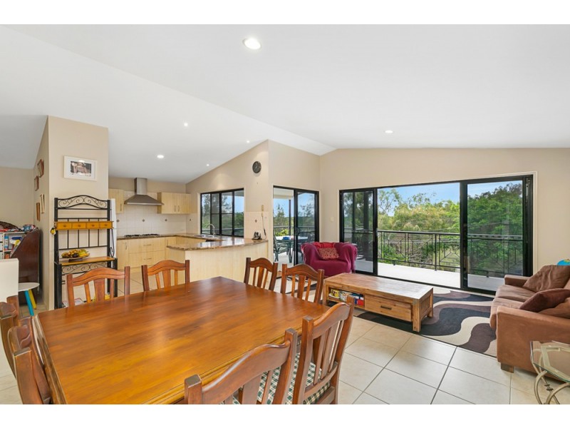 8 O’Connell Parade, Wellington Point QLD 4160