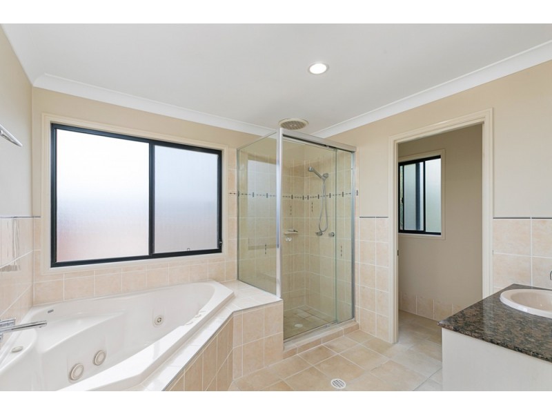 8 O’Connell Parade, Wellington Point QLD 4160