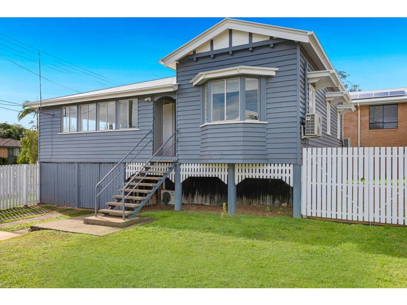 12 Station Street, Wellington Point QLD 4160