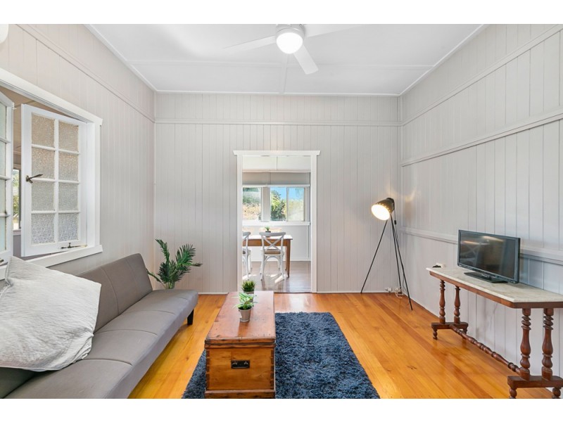 12 Station Street, Wellington Point QLD 4160