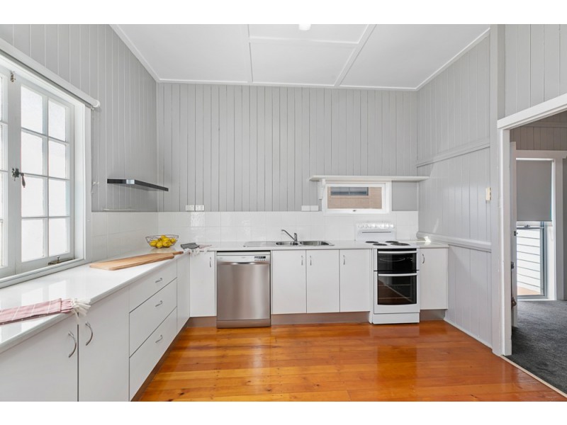 12 Station Street, Wellington Point QLD 4160