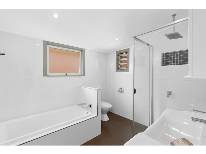 12 Station Street, Wellington Point QLD 4160