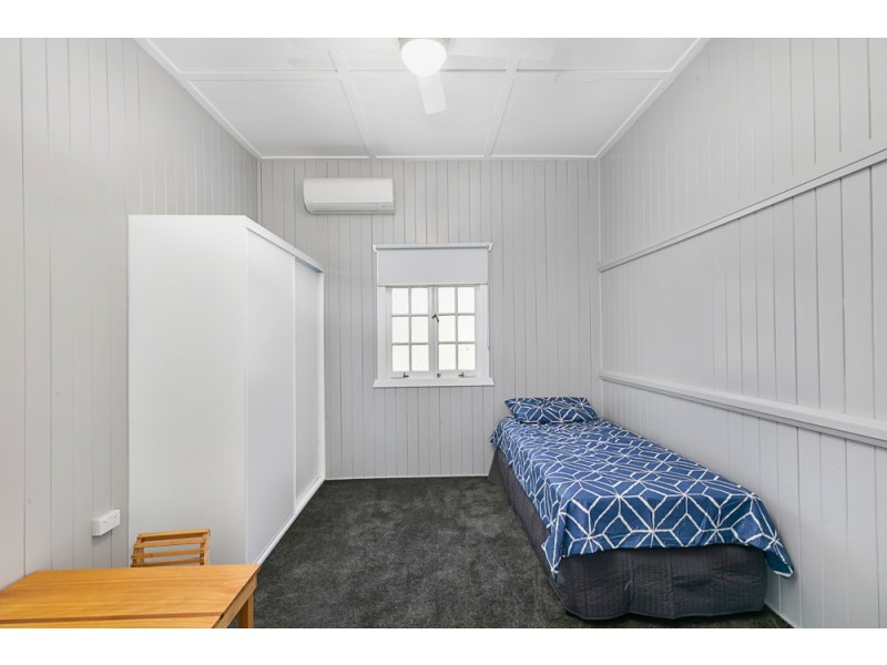 12 Station Street, Wellington Point QLD 4160