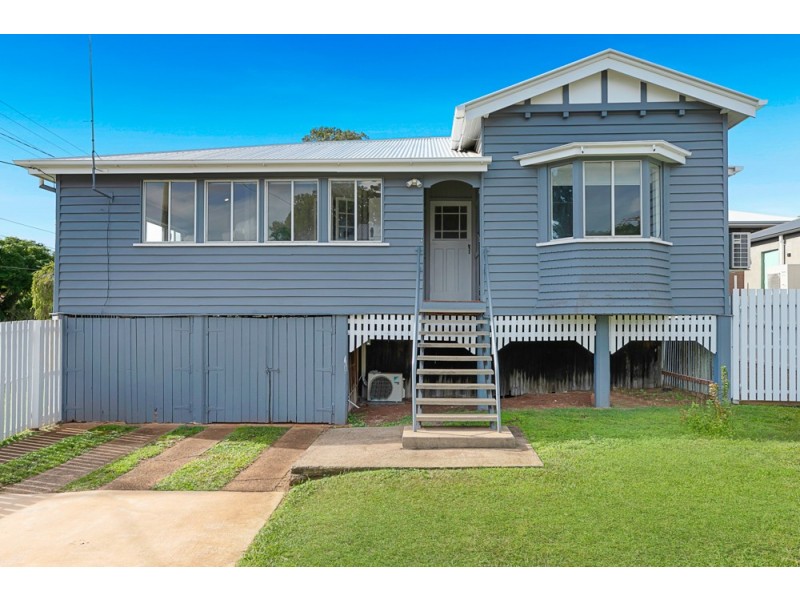 12 Station Street, Wellington Point QLD 4160