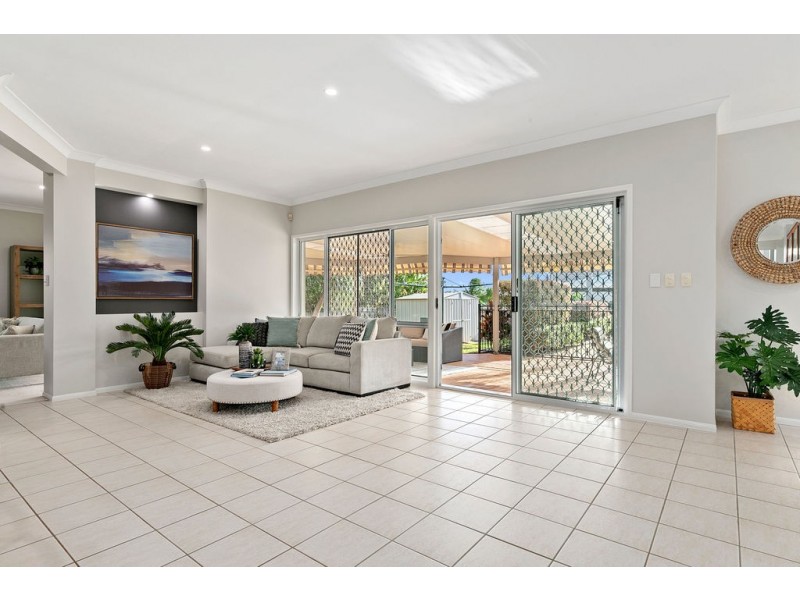 11 Cronin Drive, Wellington Point QLD 4160