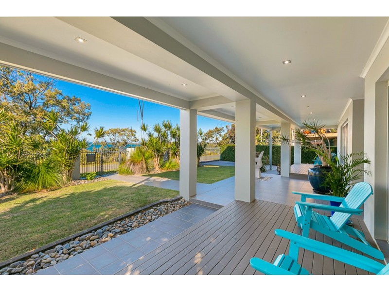 11 Esplanade, Wellington Point QLD 4160