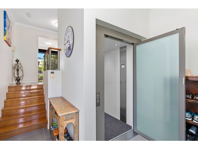 11 Esplanade, Wellington Point QLD 4160
