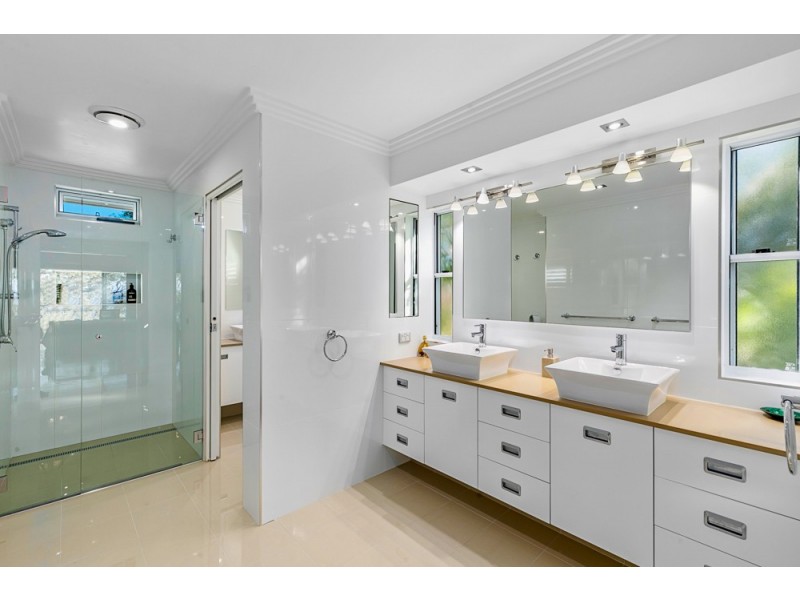 11 Esplanade, Wellington Point QLD 4160