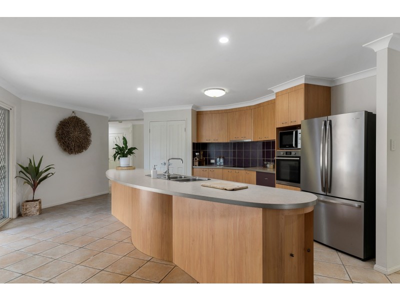 3 Cedarview Place, Wellington Point QLD 4160