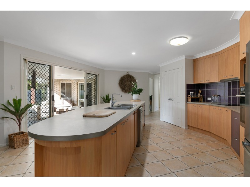 3 Cedarview Place, Wellington Point QLD 4160