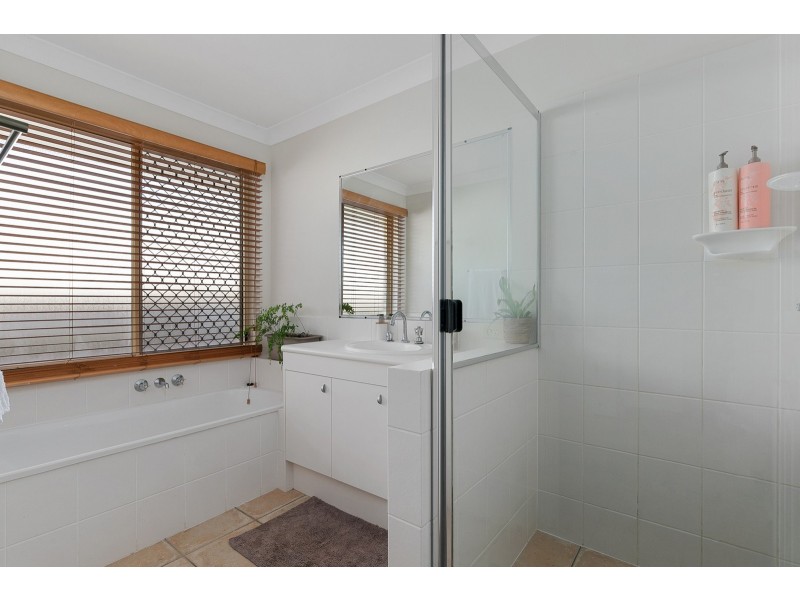 3 Cedarview Place, Wellington Point QLD 4160