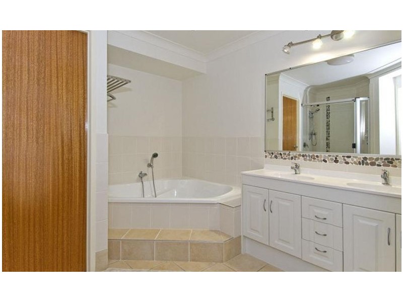 6 Trafalgar Vale Avenue, Wellington Point QLD 4160