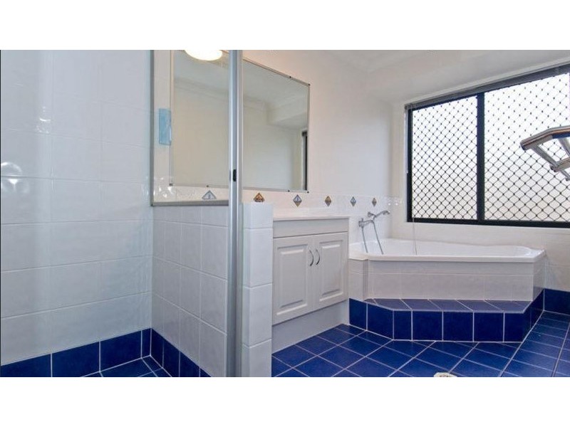 6 Trafalgar Vale Avenue, Wellington Point QLD 4160