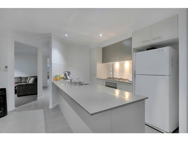 27 Fiddlewood Street, Victoria Point QLD 4165