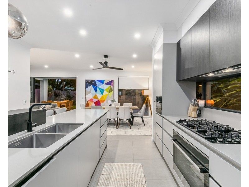 56 Main Road, Wellington Point QLD 4160