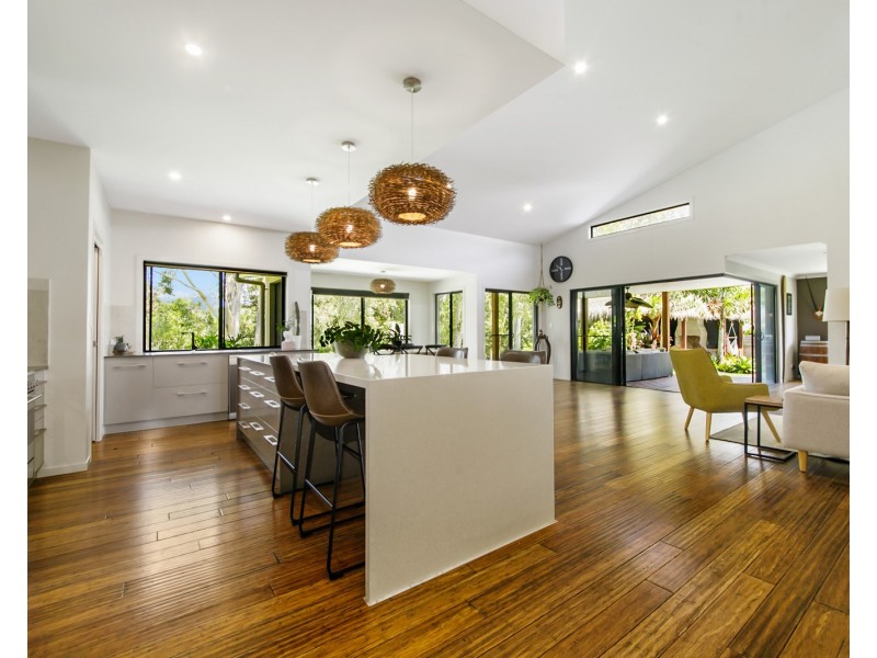 17-19 Magnetic Place, Redland Bay QLD 4165