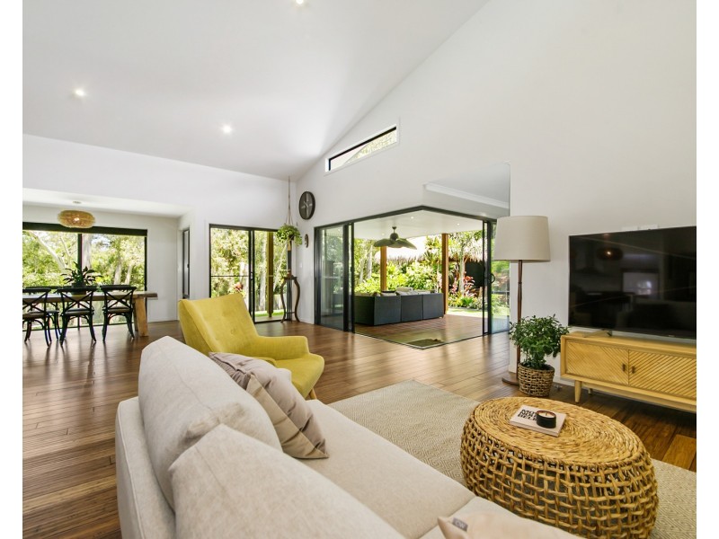 17-19 Magnetic Place, Redland Bay QLD 4165
