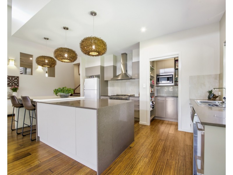 17-19 Magnetic Place, Redland Bay QLD 4165