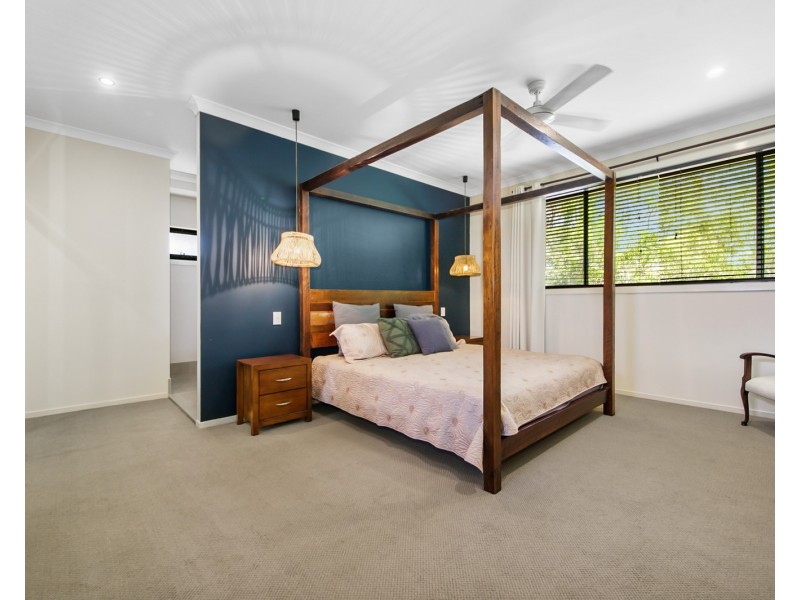 17-19 Magnetic Place, Redland Bay QLD 4165