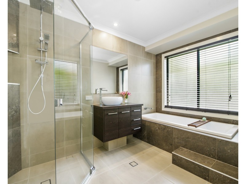 17-19 Magnetic Place, Redland Bay QLD 4165