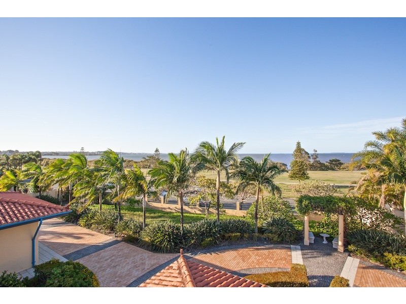 4/Lot 10 Commodore Drive, Birkdale QLD 4159