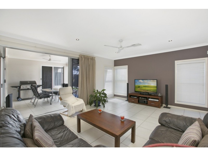 6 Syracuse Street, Redland Bay QLD 4165