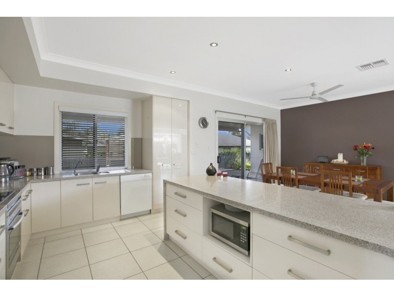 6 Syracuse Street, Redland Bay QLD 4165