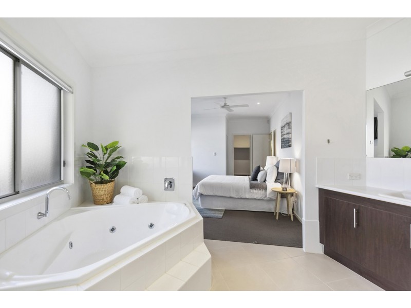 4 Casey Court, Wellington Point QLD 4160