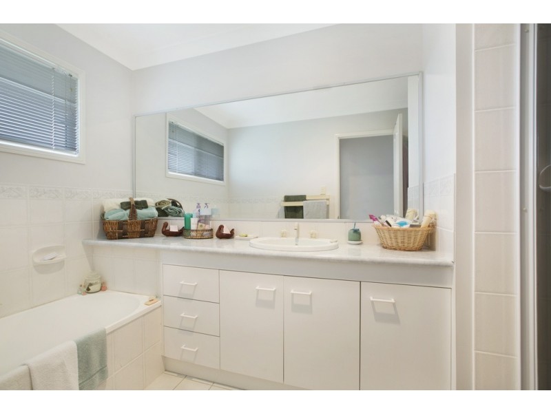 42 Dorsal Drive, Birkdale QLD 4159